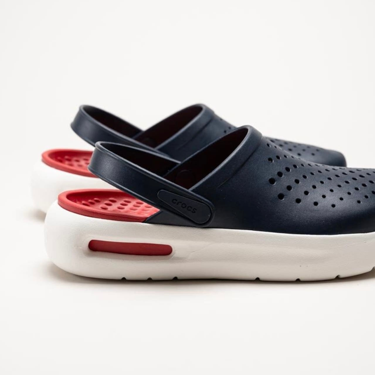 Crocs InMotion Clogs(Navy-Red)