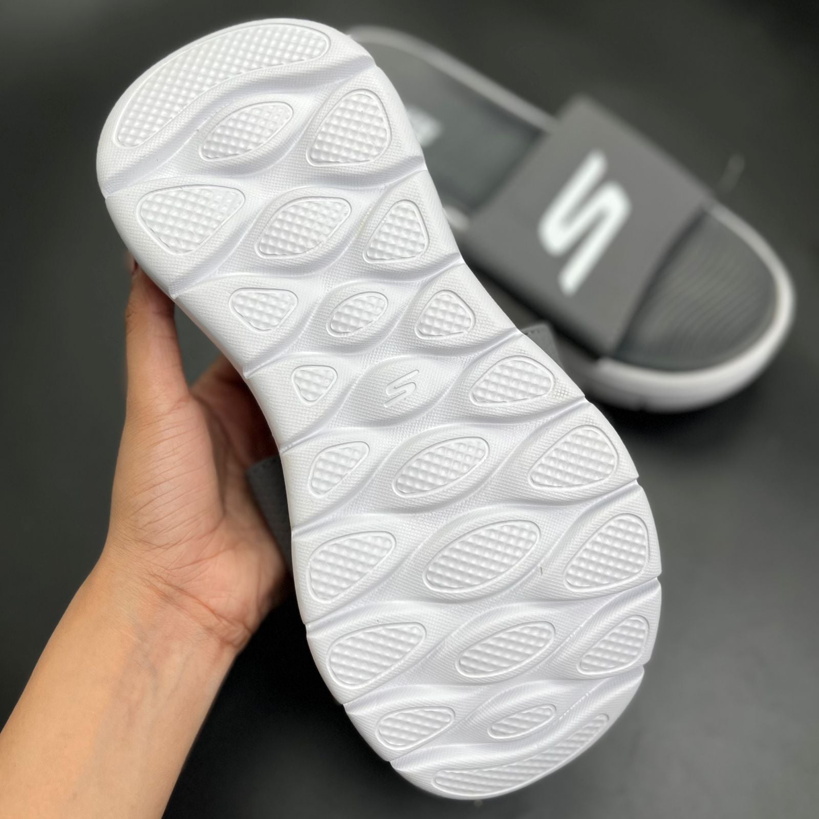 Sketchers Max Cushioning Slides (Grey-White)