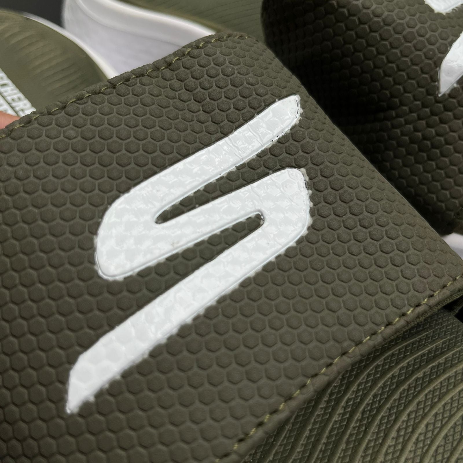 Sketchers Max Cushioning Slides (Green-White)