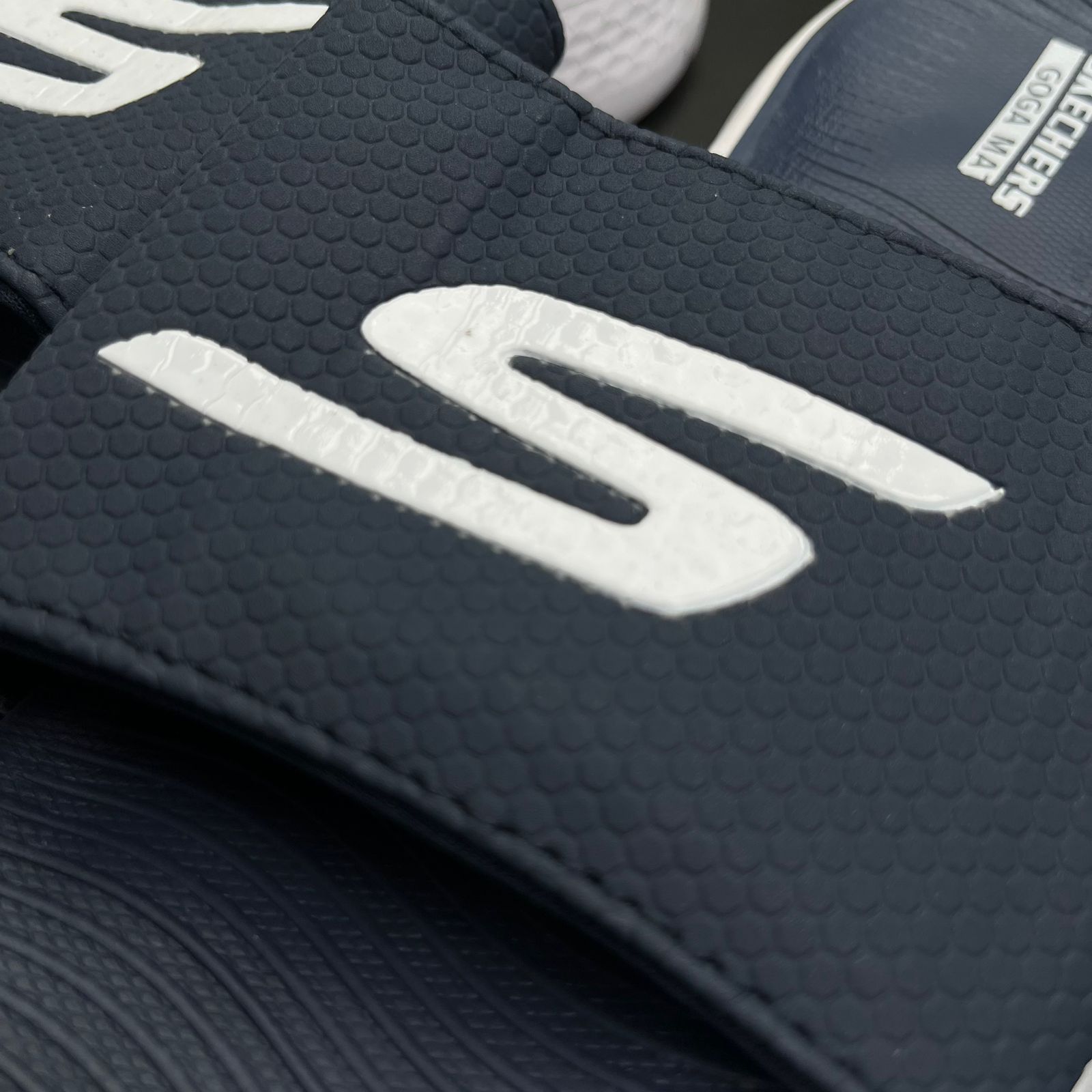 Sketchers Max Cushioning Slides (Navy-White)