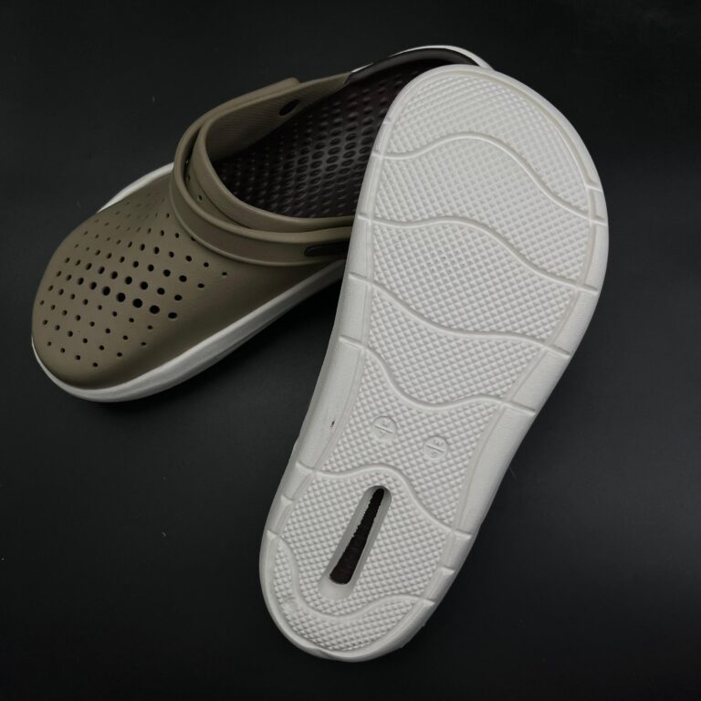 Crocs InMotion Clogs(Brown)