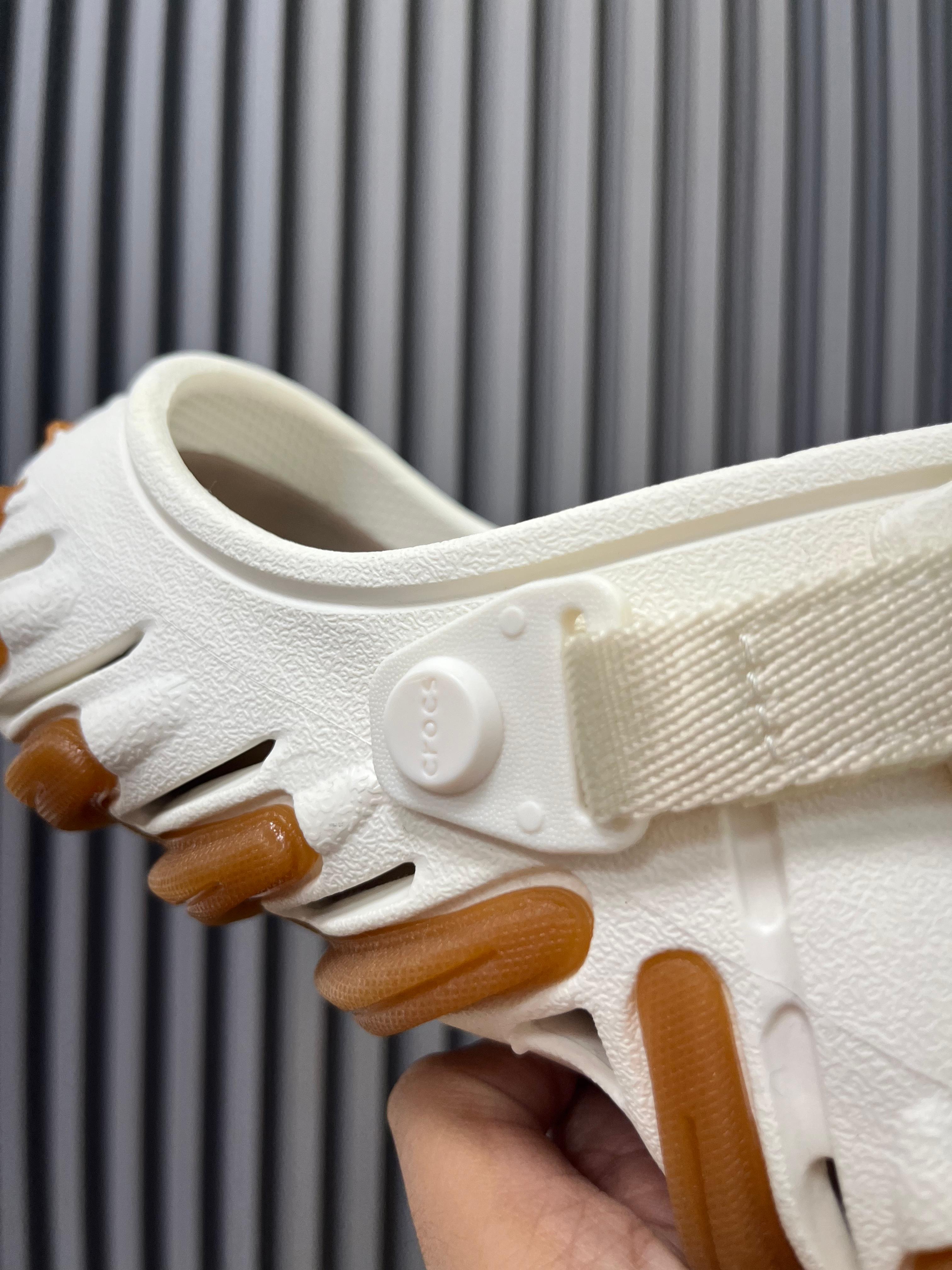 Crocs Echo Gum Clogs (chalk)