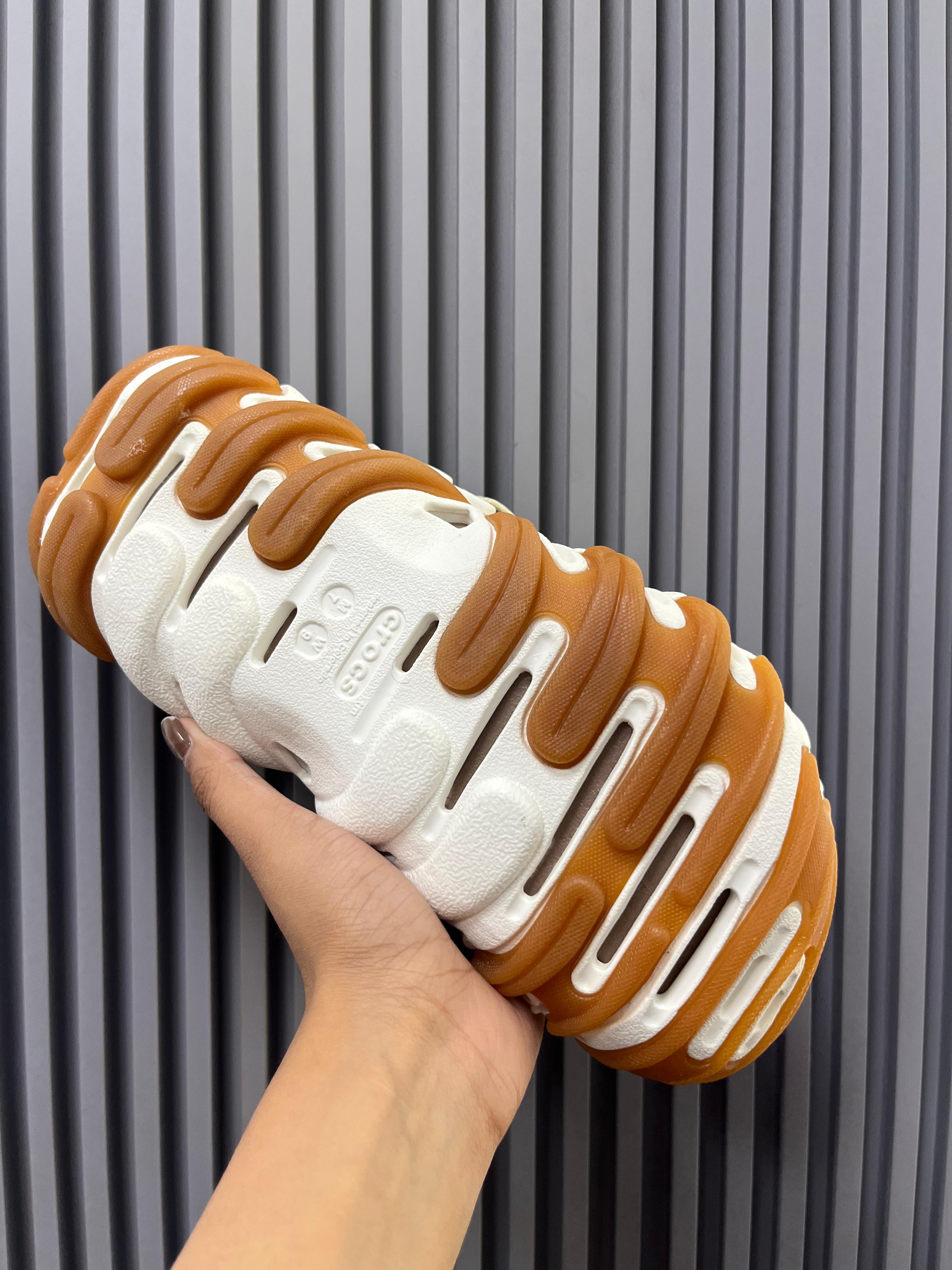 Crocs Echo Gum Clogs (chalk)