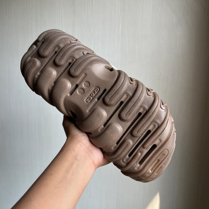 Crocs Echo Gum Clogs(Brown)
