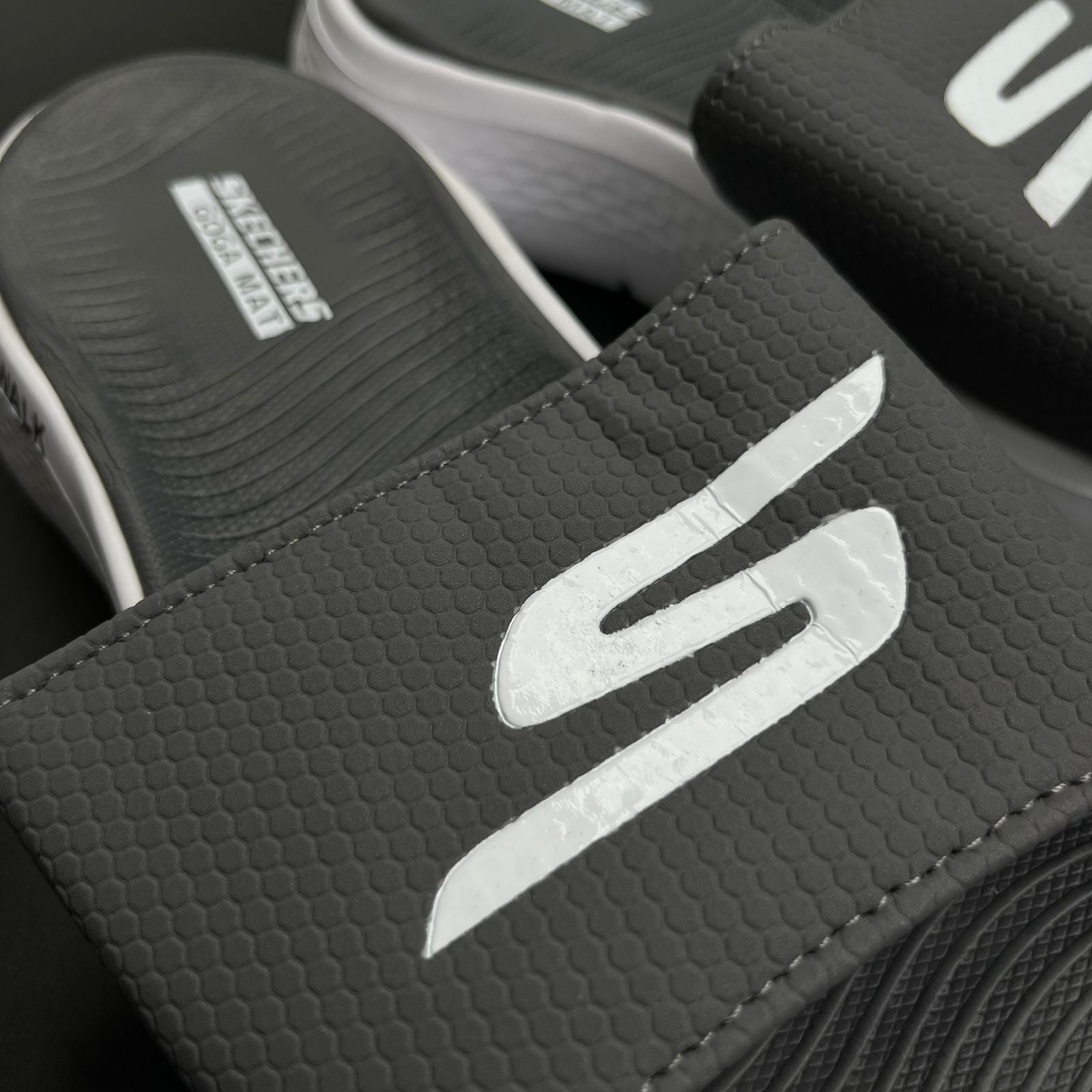 Sketchers Max Cushioning Slides (Grey-White)