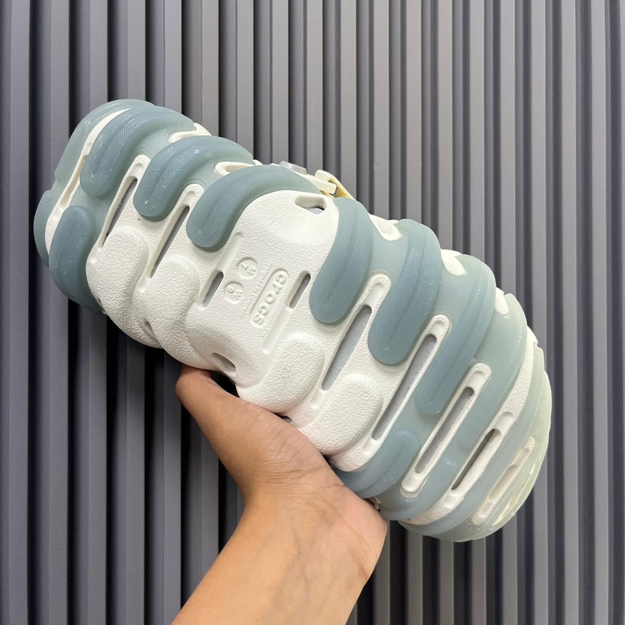 Crocs Echo Gum Clogs(ICY BLUE)